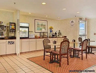 Super 8 By Wyndham Madison East 
