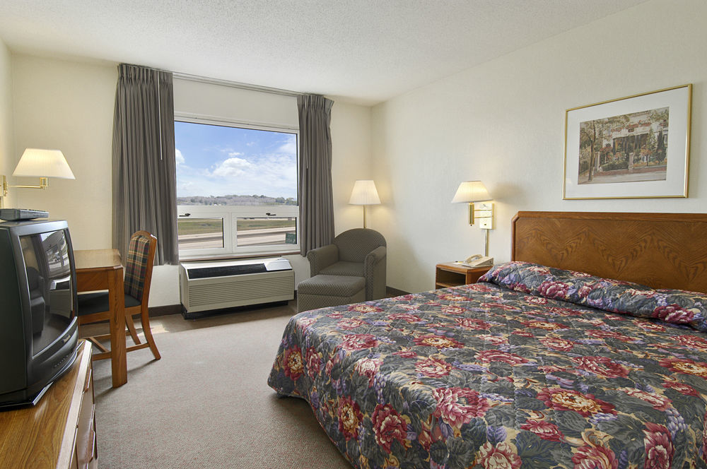 Super 8 By Wyndham East 3*