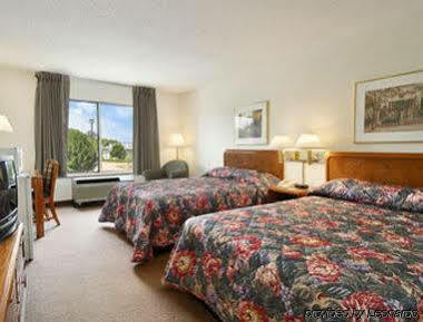 Super 8 By Wyndham East Hotel 3*